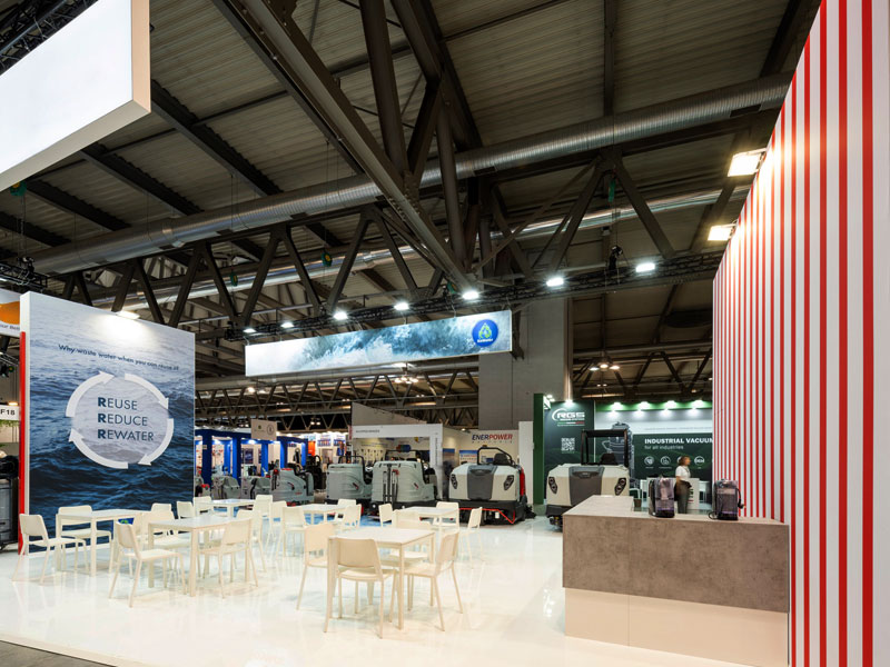 Foto vom Issa Pulire 2025 Messestand